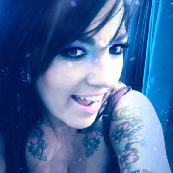 Meet your Posher, Stacy - Picture 3 of 9